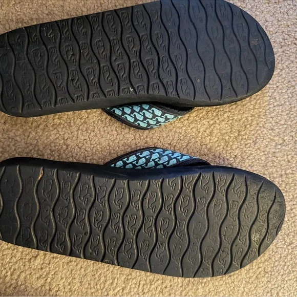Vineyard Vines Whale Pattern Flip Flops - Picture 2 of 2